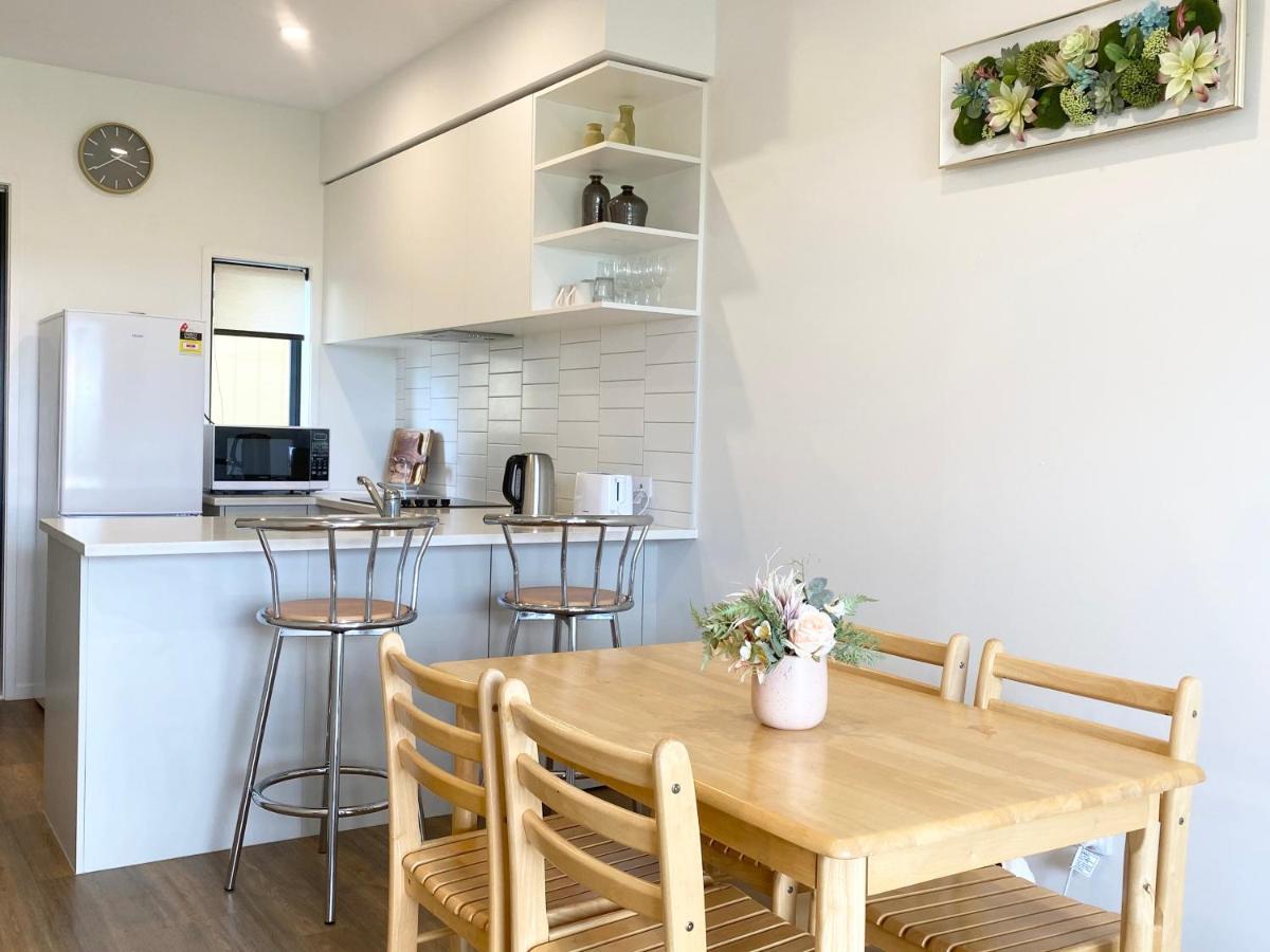 Stunning Townhouse - Walking To Botany Shopping Center Apartment Auckland Bagian luar foto